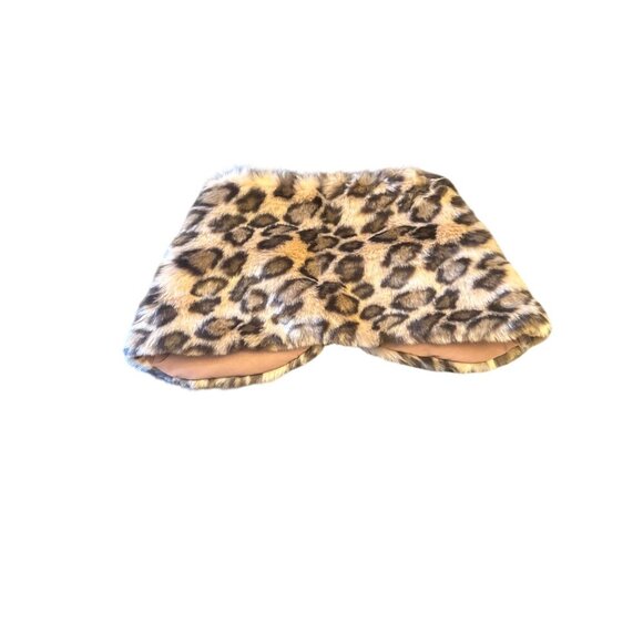 Leopard Print Faux Fur Collar Scarf With Tan Lining & Button Closure - Picture 2 of 4